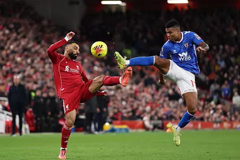  بمشاركة البديل صلاح.. ليفربول يكتفي بالتعادل على أرضه أمام سندرلاند